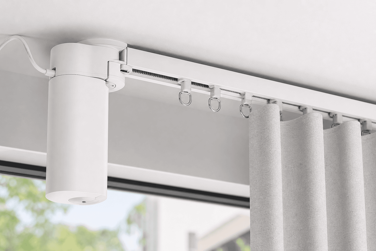 Motorized curtain track