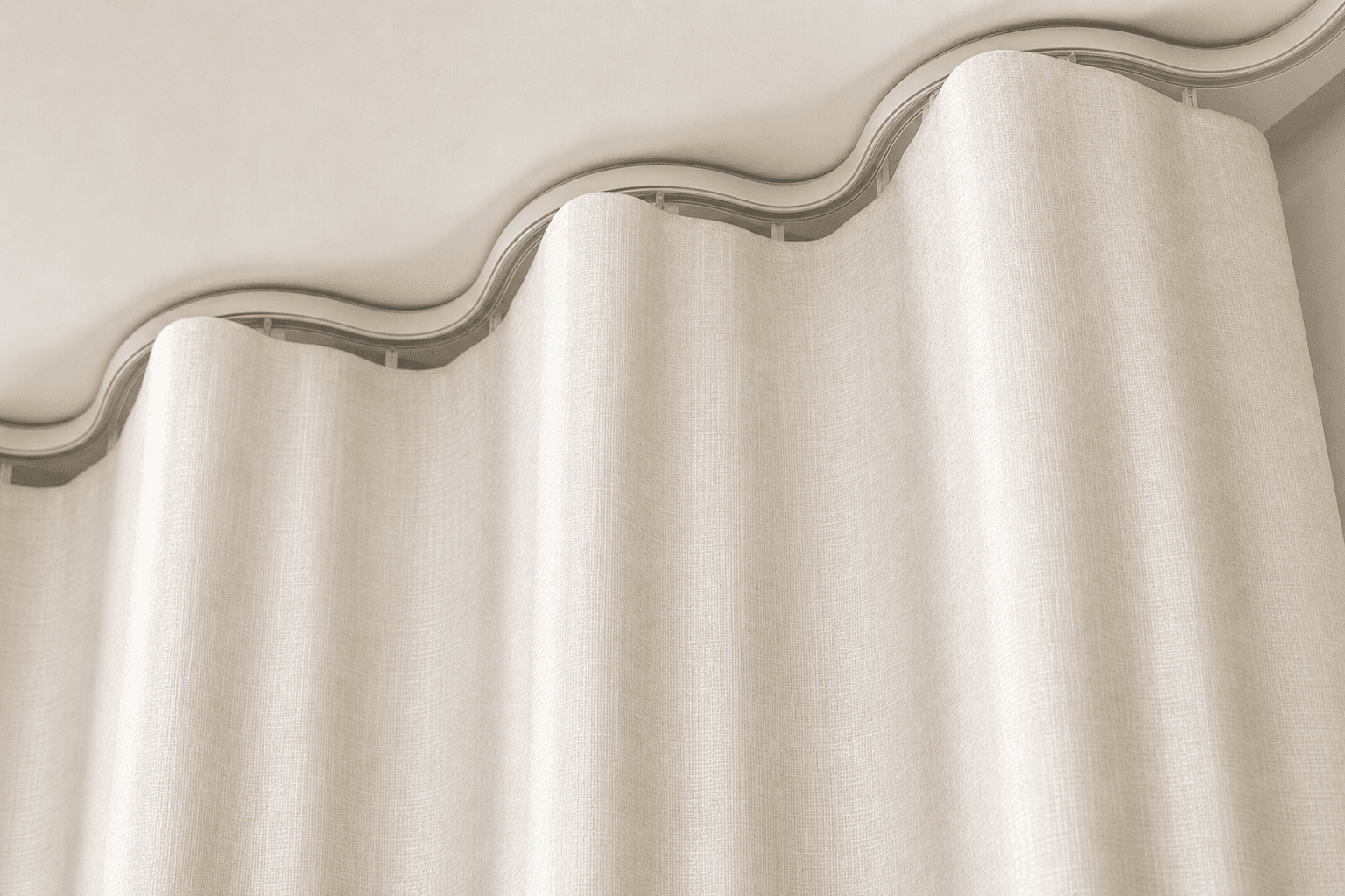 Ripple fold curtain heading